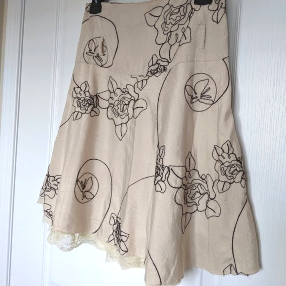 3/$15✨Host Pick✨High waisted Embroidered Skirt